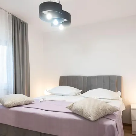 Ana, 2 Split