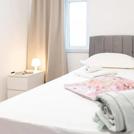 Ana, 2 Apartman