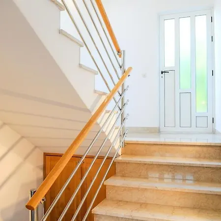 Ana, 2 Apartman *